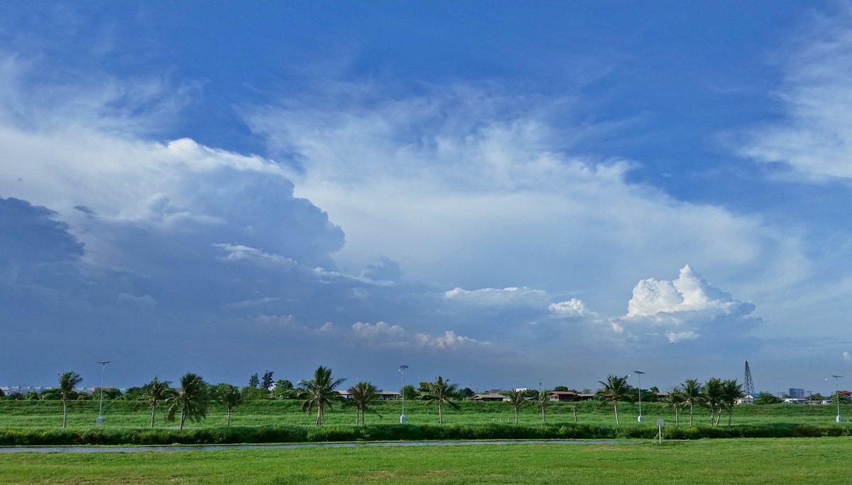 Aufziehendes Gewitter in der Nähe des Flughafens Bangkok Suvarnabhumi am 22.06.16. 