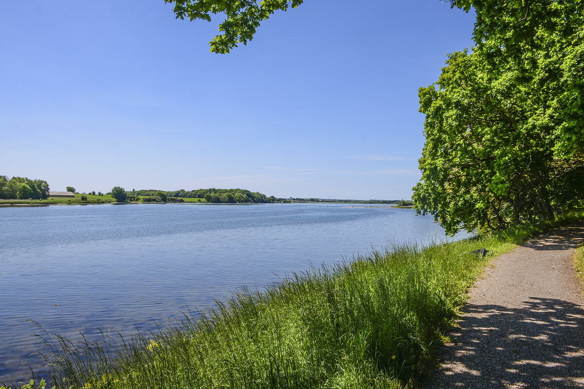 Augustenburger Förde vom Schlosspark in Augustenburg aus gesehen. Aufnahme: 6. Juni 2021.