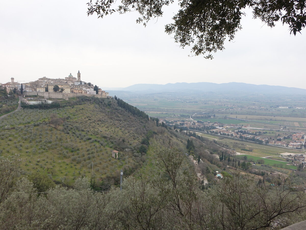 Ausblick auf die Altstadt von Trevi, Umbrien (27.03.2022)