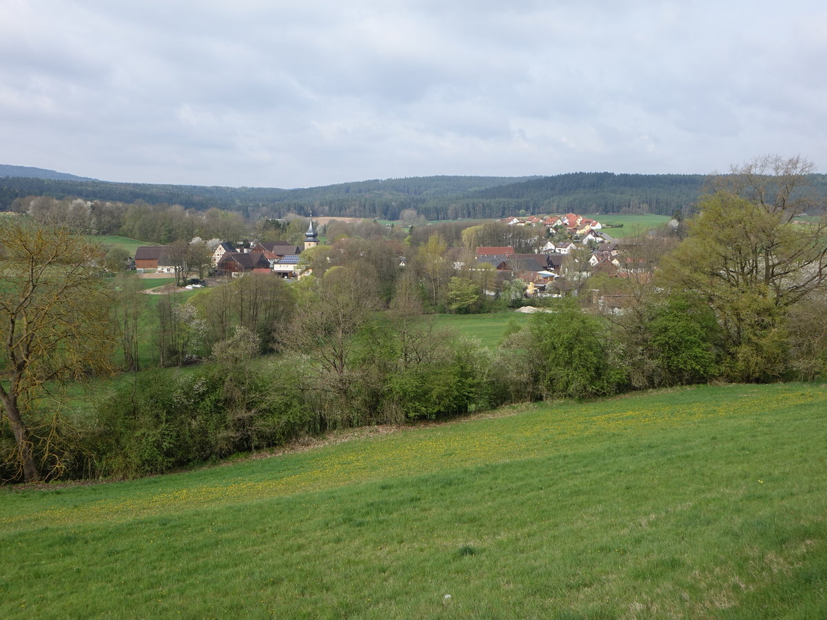 Ausblick auf das Kirchdorf Motschenbach im Lkr. Kulmbach (16.04.2017)