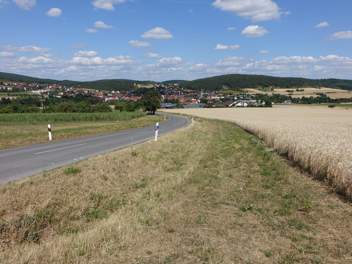 Ausblick auf den Ort Bastheim im Besengau, Lkr. Rhön-Grabfeld (08.07.2018)