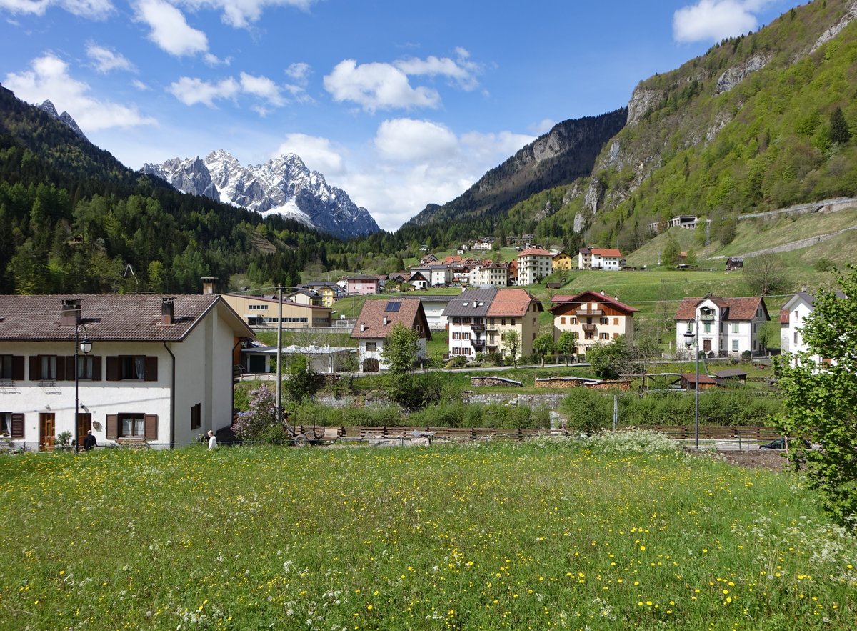 Ausblick auf den Ort Forni Avoltri im Val Degano (07.05.2017)