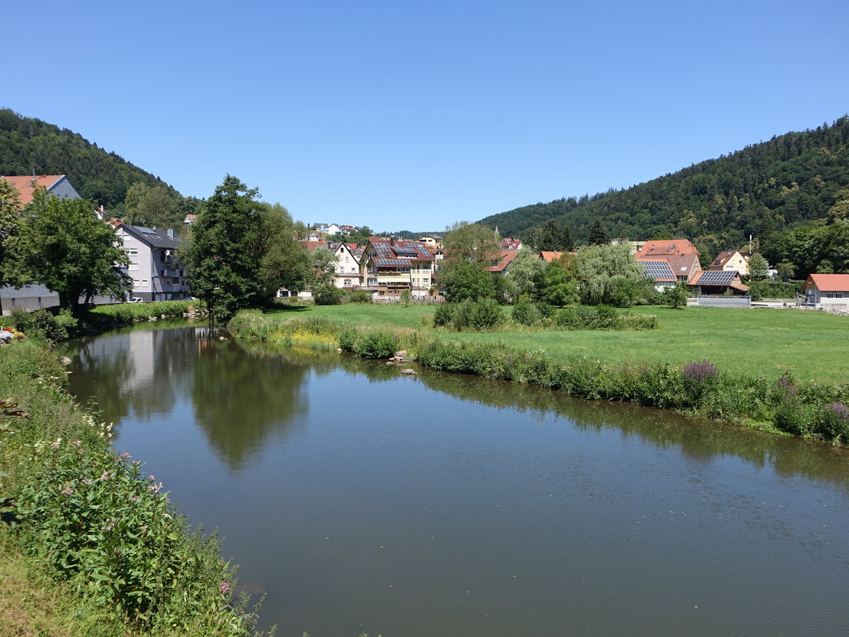 Ausblick auf die Ortschaft Unterreichenbach im Nordschwarzwald, Lkr. Calw (01.07.2018)
