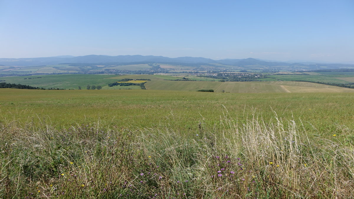 Ausblick vom Slanské vrchy-Gebirges auf Herlany /Herlein, Kosicky Kraj (30.08.2020)