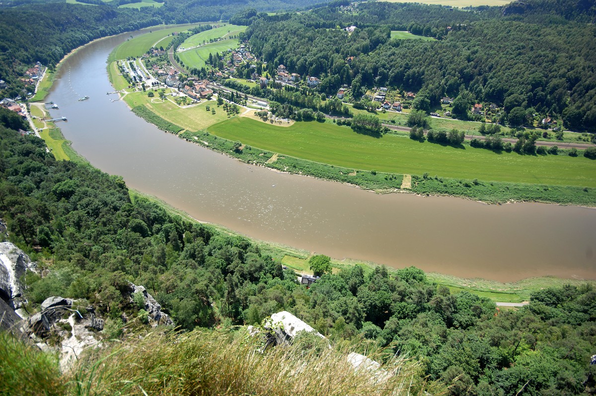 Aussicht auf die Elbe von Bastei.

Aufnahmedatum: 7. Juni 2014.