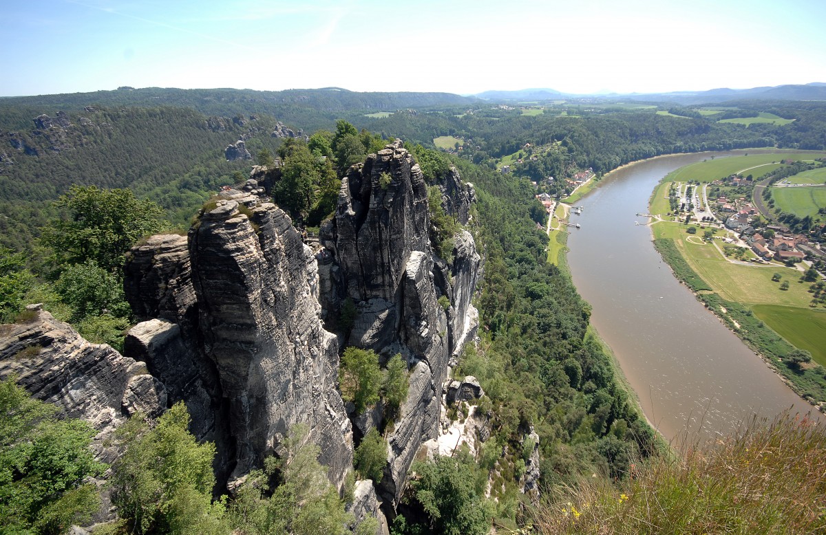 Aussicht auf die Elbe vom Nationalpark Sächsische Schweiz.

Aufnahmedatum: 7. Juni 2014.
