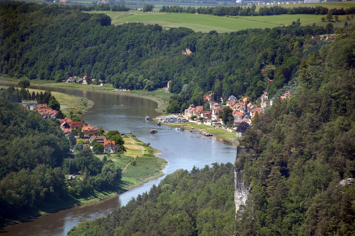 Aussicht auf die Elbe Richtung Stadt Wehlen.

Aufnahmedatum: 7. Juni 2014.