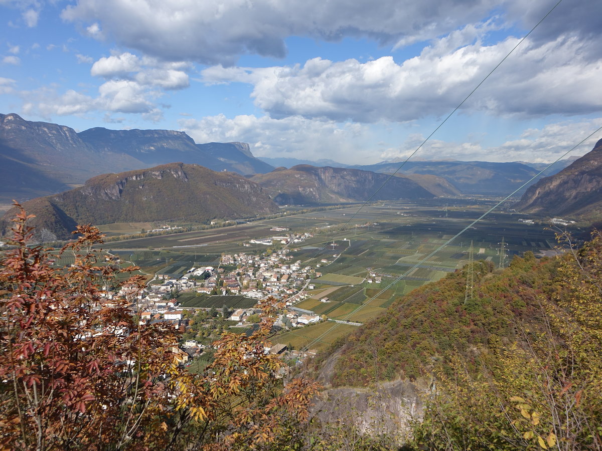 Aussicht auf das Fleimstal bei Carano, Trentino (27.10.2017)