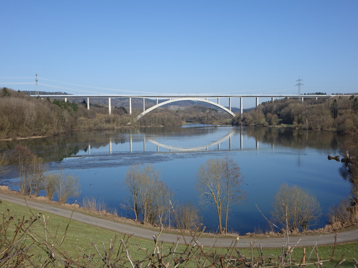 Aussicht auf den Froschgrundsee mit der ICE Brücke bei Weißenbrunn (08.04.2018)