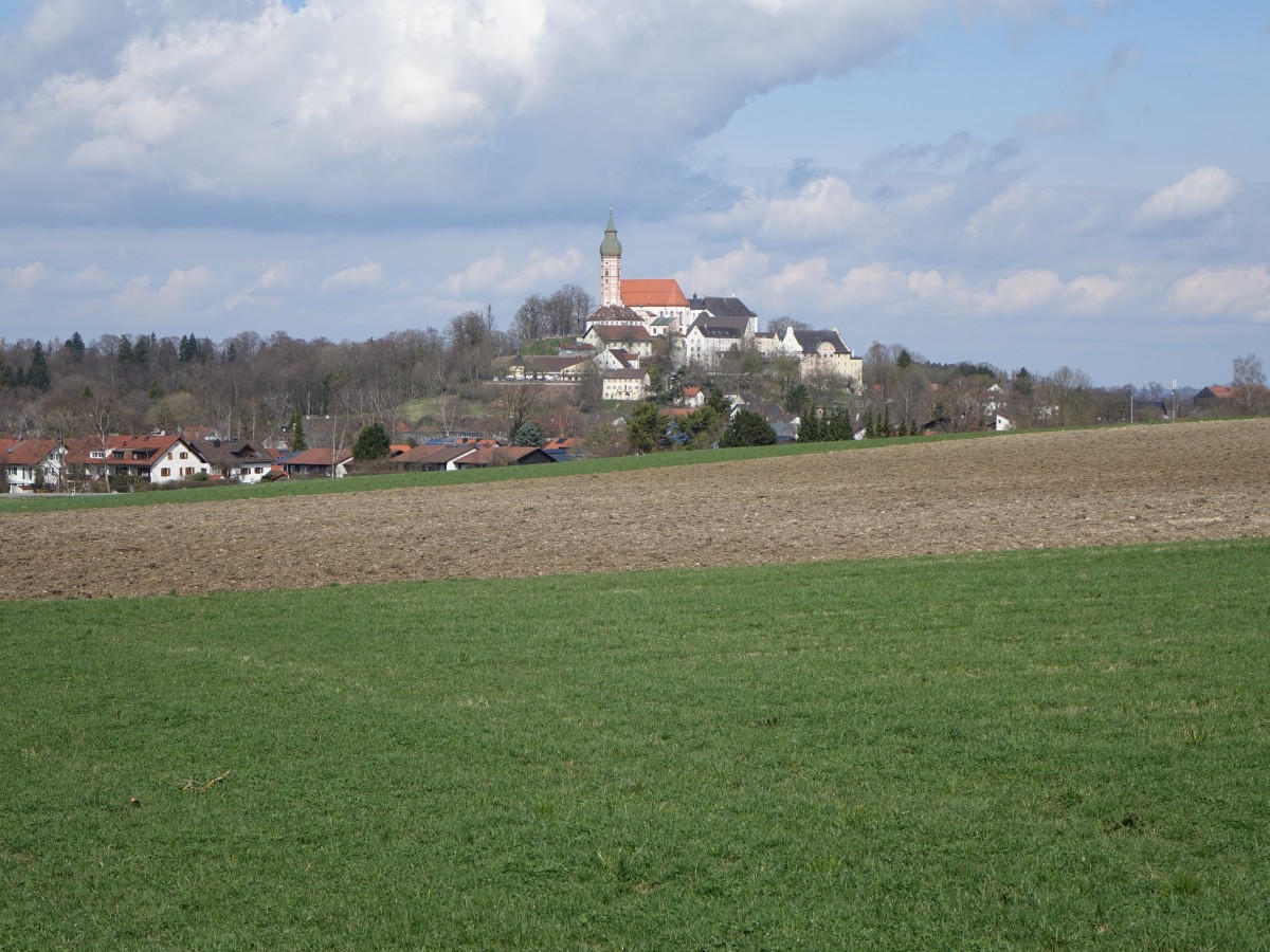 Aussicht auf das Kloster Andechs im Lkr. Starnberg (12.04.2015)
