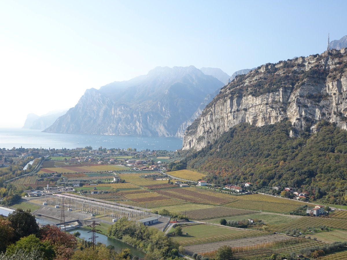 Aussicht auf das Nordende des Gardasees bei Nago-Torbole (01.11.2017)