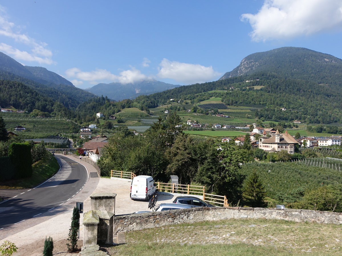 Aussicht auf den Ort Prissiano mit Monte Gall 1631 M. (15.09.2019)
