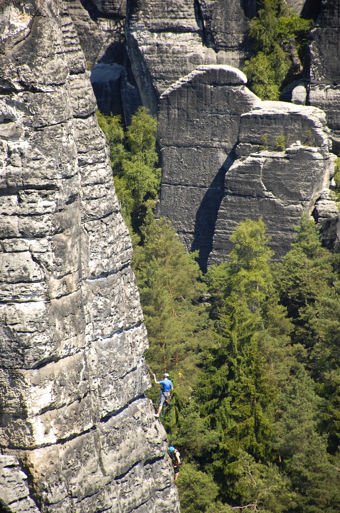 Aussicht von der Basteibrücke im Nationalpark Sächsische Schweiz.

Aufnahmedatum: 7. Juni 2014.