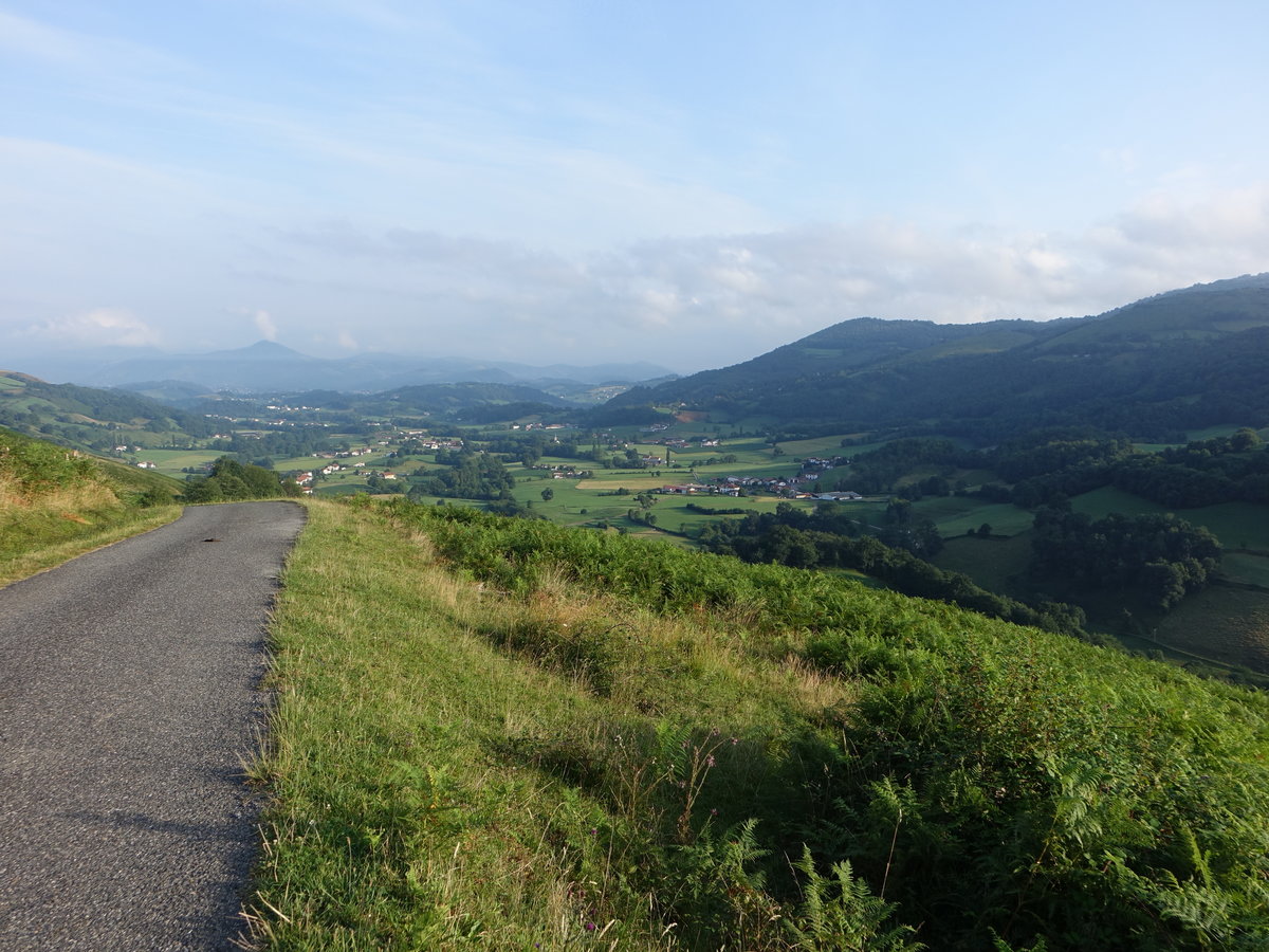 Aussicht vom Col de Burdincurutcheta in den westlichen Pyrenäen (27.07.2018)