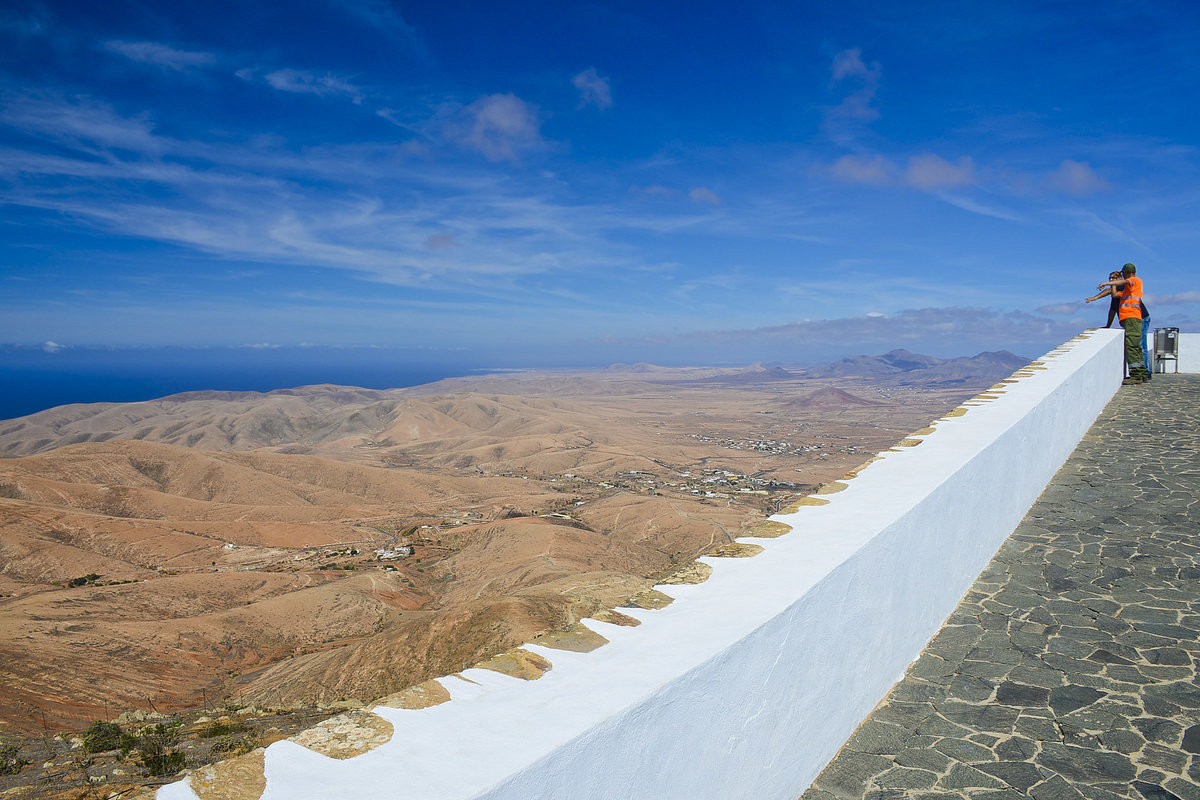 Aussicht von Mirador Cordales de Guide auf der Insel Fuerteventura in Spanien. Aufnahme: 18. Oktober 2017.