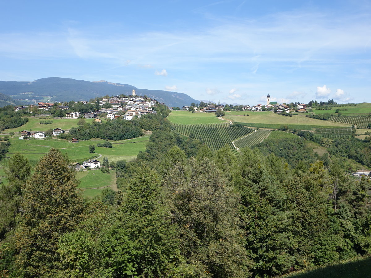 Aussicht von Völs auf den Ort St. Peter am Büchel, Südtirol (14.09.2019)