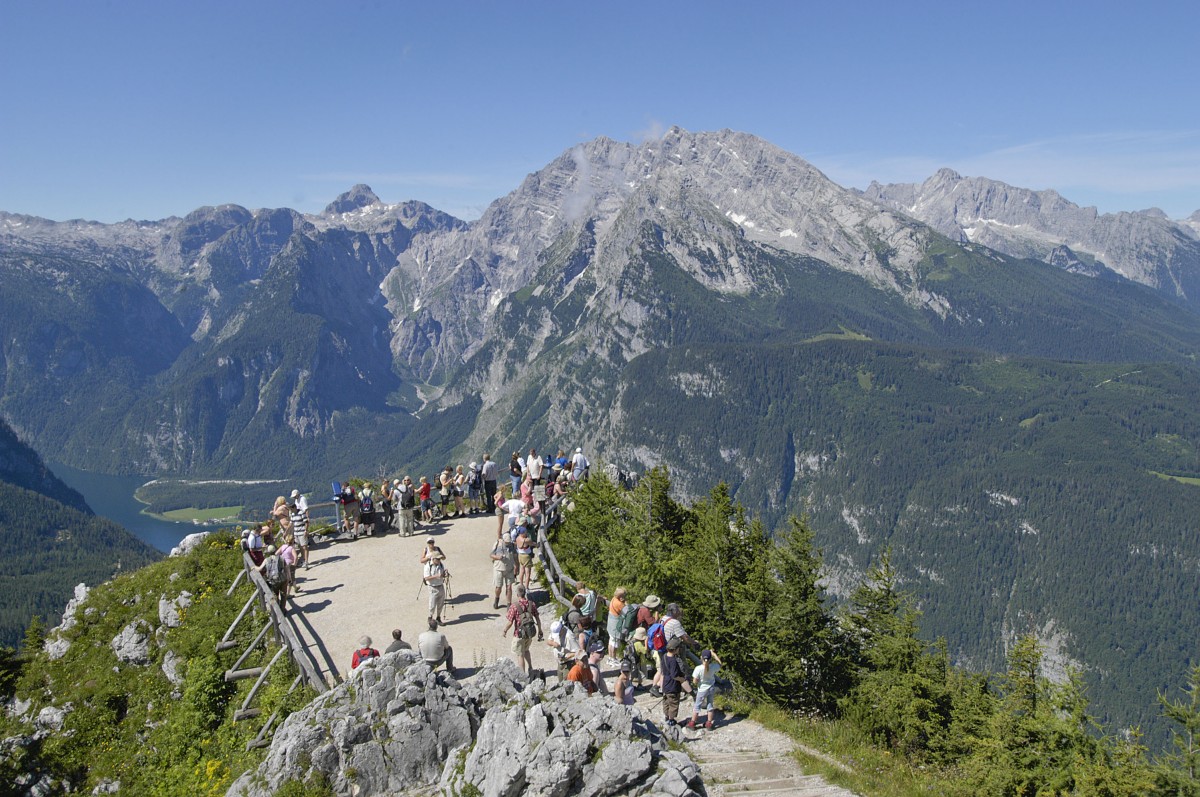 Aussichtspunkt Jenner im Berchtesgadener Land. Im Hintergrund ist der Walmann zu sehen. Aufnahme: Juli 2008.