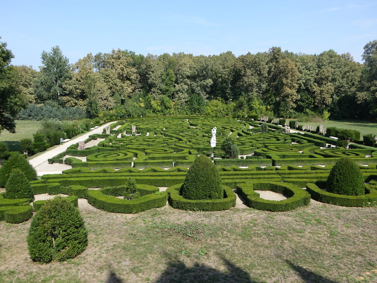 Barockgarten am Andrassy Schloss von Tiszadob, Nordungarn (05.09.2018