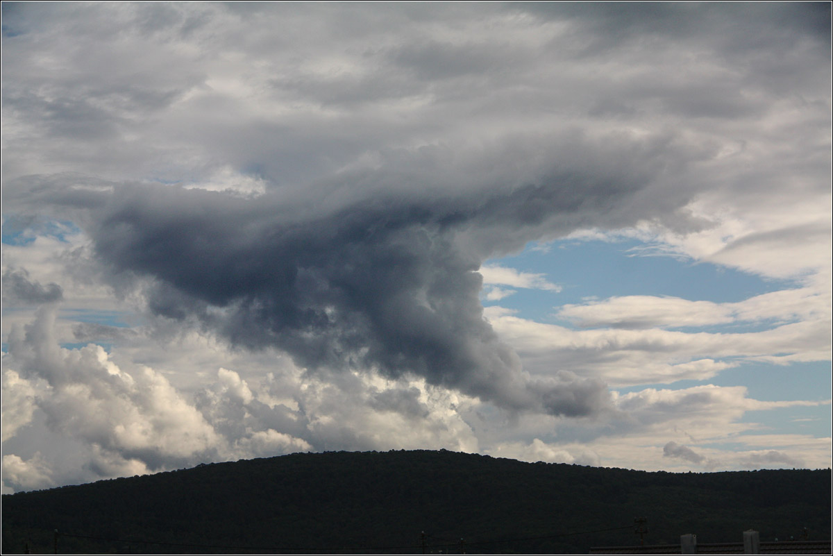 Beeindruckende Wolken gab es an diesem Tag zu sehen -

Rommelshausen, 02.08.2021 (M)