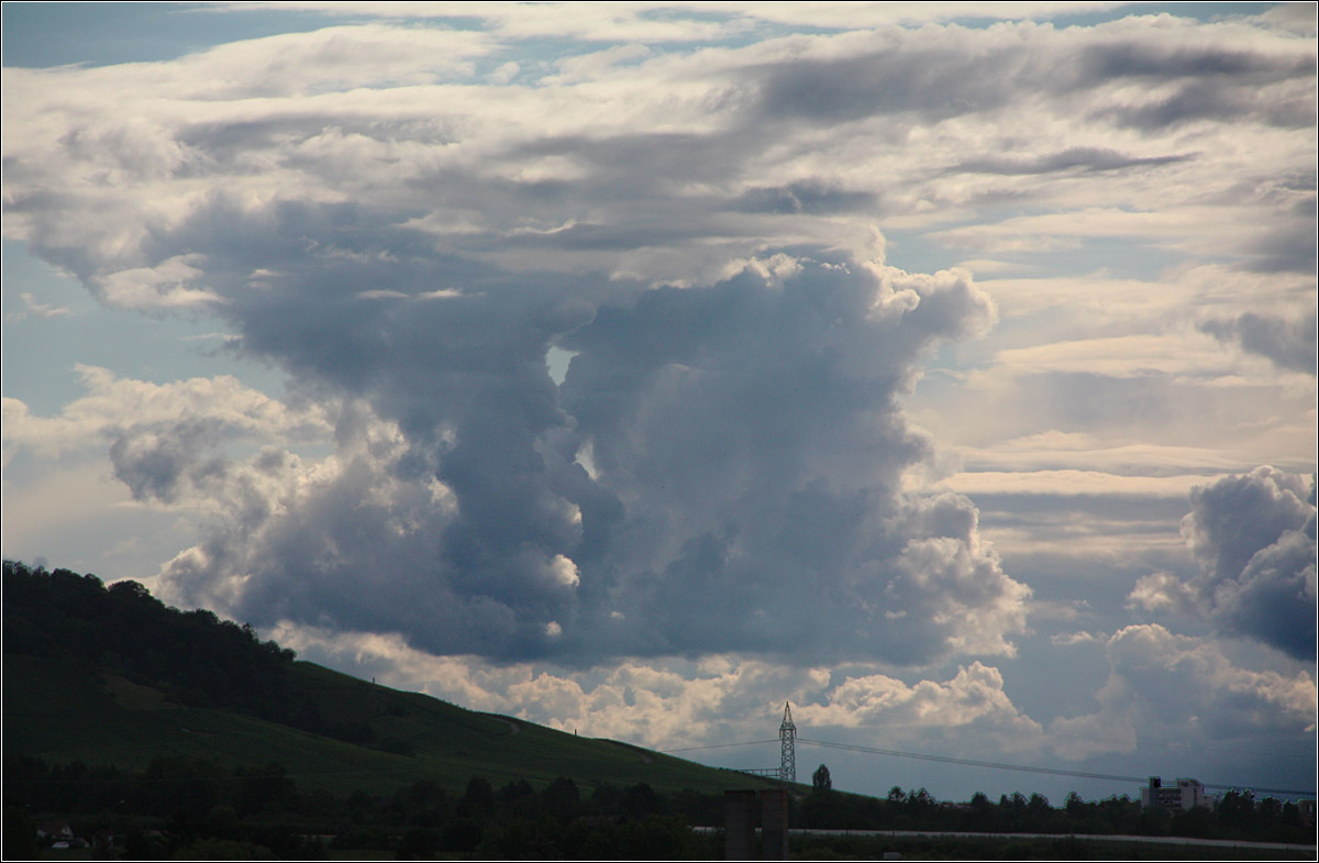 Beeindruckende Wolken gab es an diesem Tag zu sehen -

Rommelshausen, 02.08.2021 (M)
