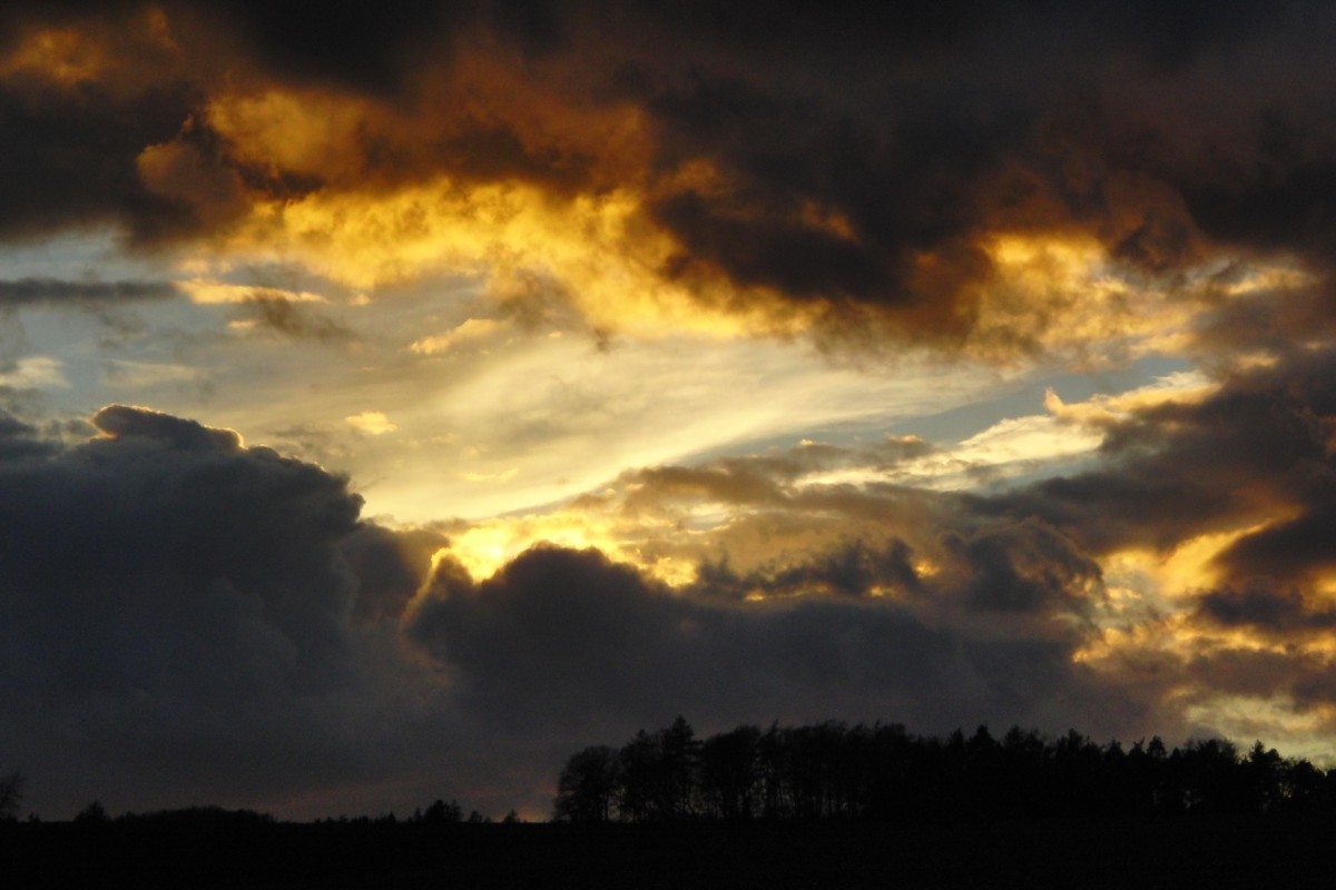 Beeindruckender Abendhimmel bei Hohnhausen, Lkr. Haßberge,aufgenommen am 9.11.2013