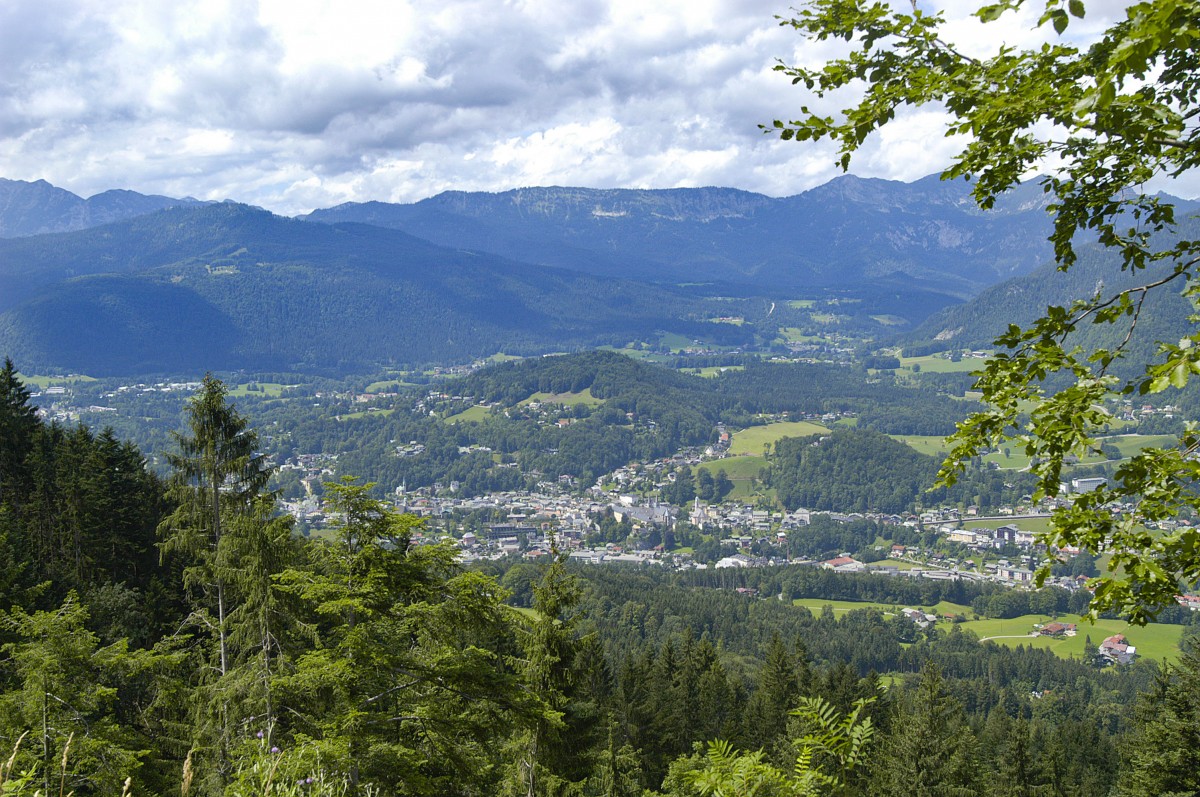 Berchtesgadener Land von der Scharitzkehlstraße aus gesehen. Aufnahme: Juli 2008.