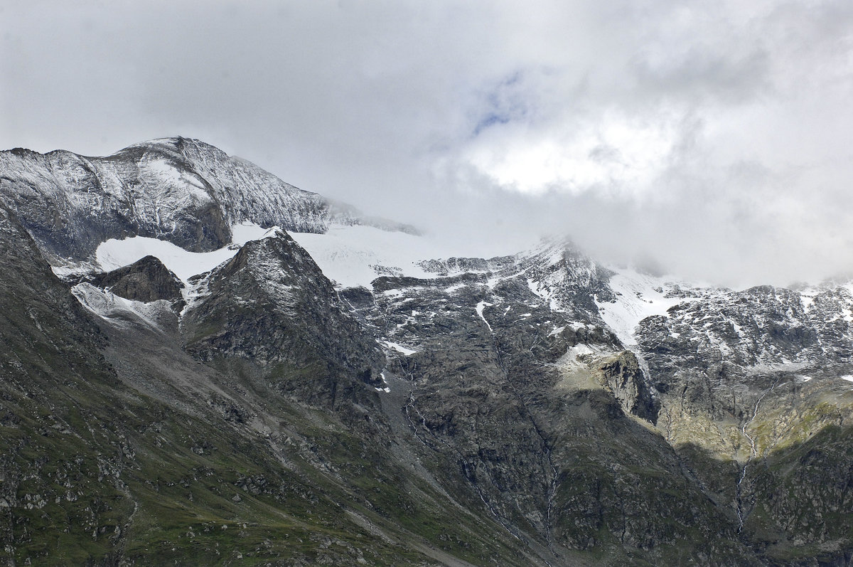 Berge im Nationalpark Hohe Tauern in Österreich von der Großglockner Hochalpenstraße aus gesehen. Aufnahme: 6. August 2016.