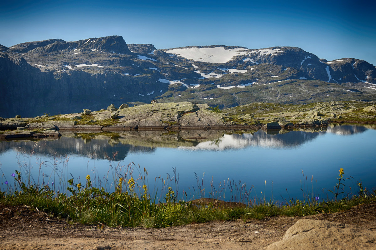 Berglandshaft am Hardangervidda in Norwegen. Aufnahme: 9. Juli 2018.