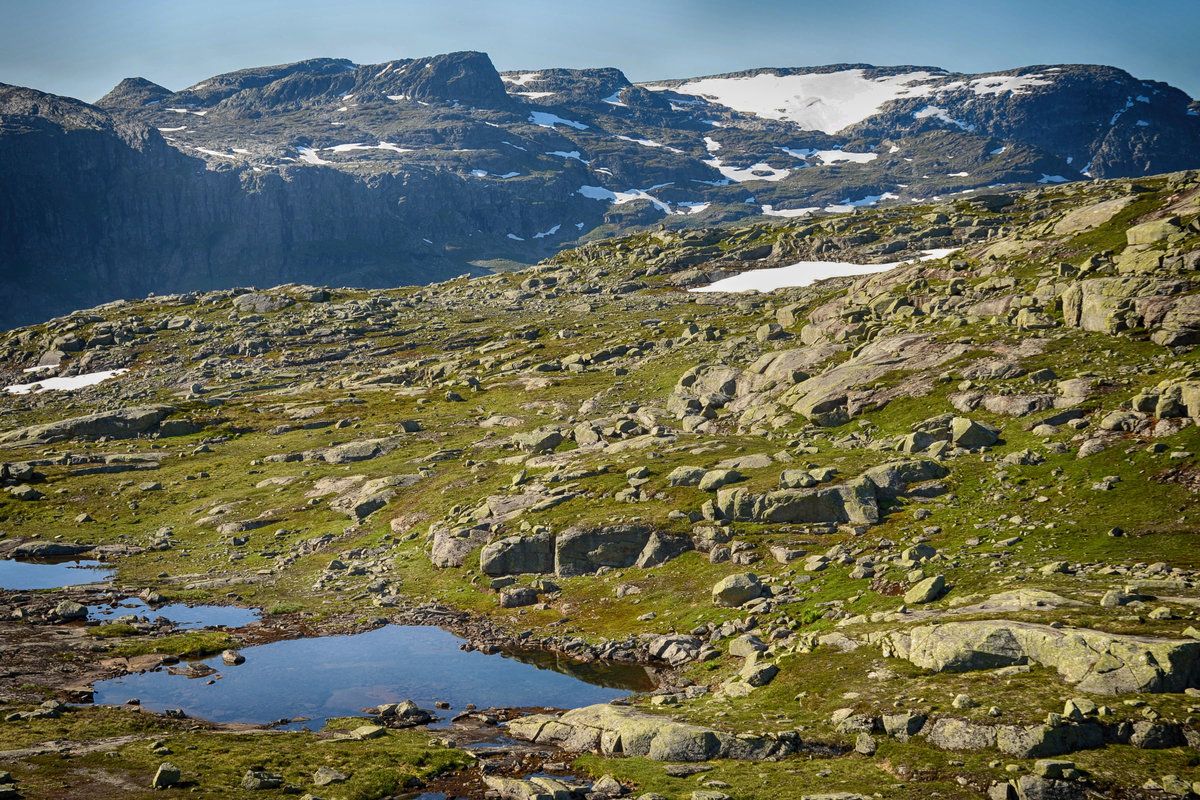 Berglandshaft am Hardangervidda in Norwegen. Aufnahme: 8. Juli 2018.