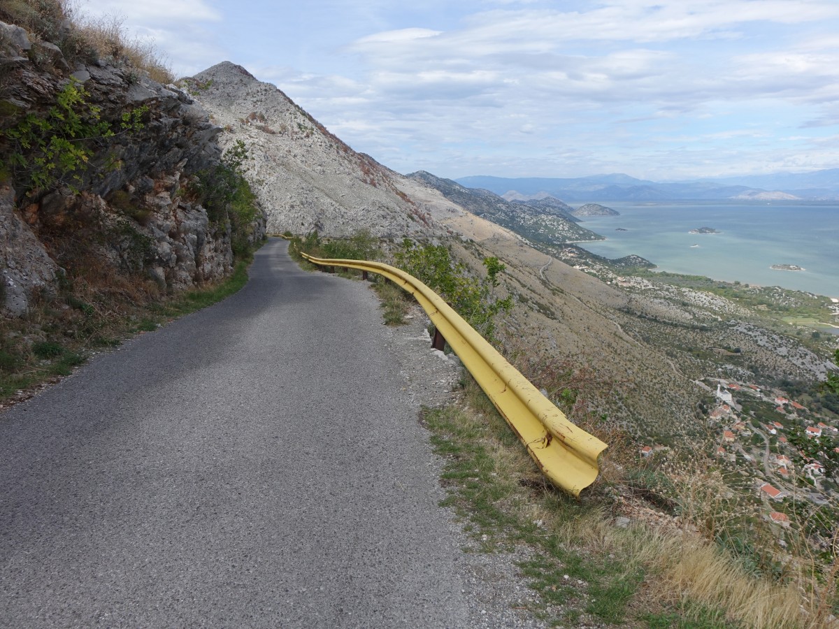 Bergstraße entlang des Skutari See (21.09.2015)