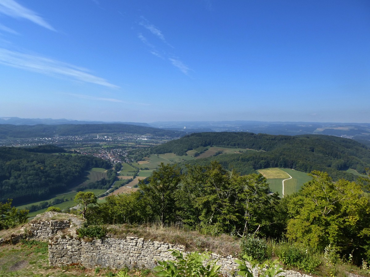 Blick von der 634m hoch gelegenen Kssaburg am Hochrhein in Richtung Sd-West zum Schweizer Kurort Bad Zurzach, Sept.2015