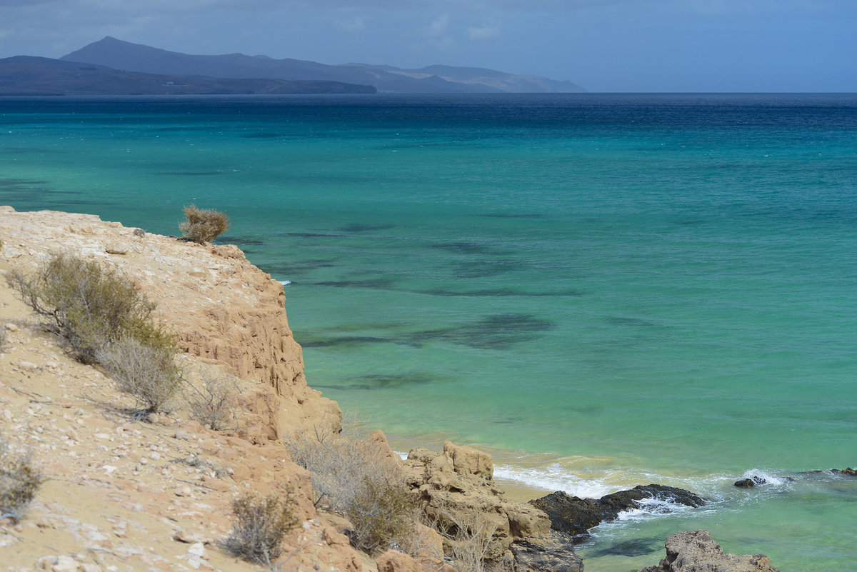 Blick auf die Felsenküste vor Costa Calma auf der Insel Fuerteventura - Spanien. Aufnahme: 21. Oktober 2017.