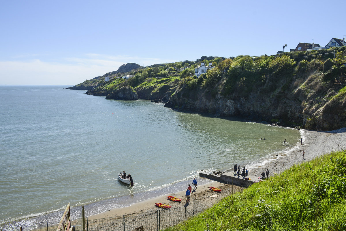 Blick auf die felsige Halbinsel von Howth. Aufnahme: 12. Mai 2018.