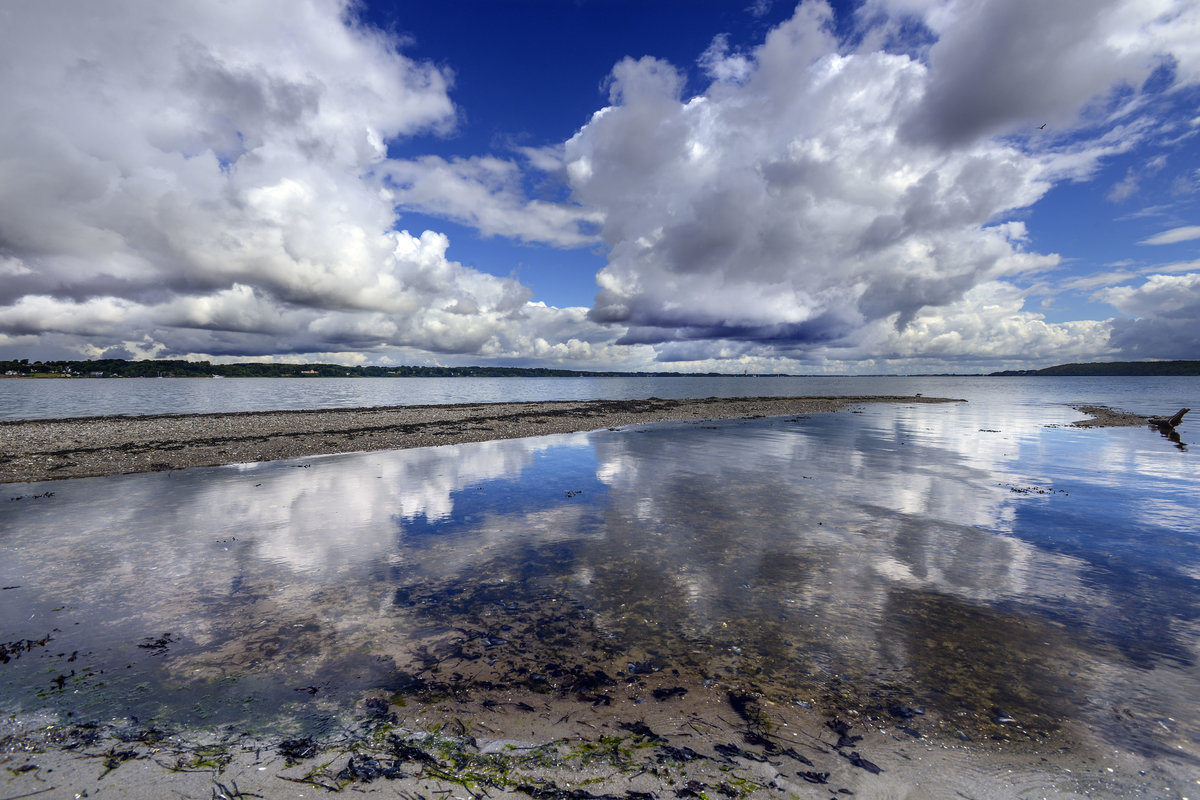 Blick auf  Flensburger Förde bei Fahrensodde in Flensburg-Solitüde. Aufnahme: 15. Juli 2020.