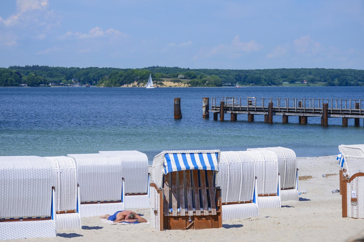 Blick auf die Flensburger Förde von Glücksburg. Im Hintergrund ist die dänische seite der Förde zu sehen. Aufnahme: 3. Juni 2020.