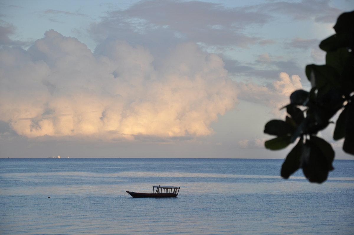 Blick auf den indischen Ozean, in der Nähe vom Bububu, auf Sansibar, Tansania. Die Aufnahme entstand am 28.04.2011.