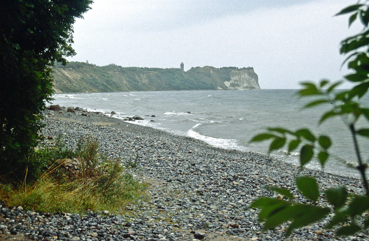 Blick auf Kap Arkona auf Rügen. Bild vom Dia. Aufnahme: August 2001.