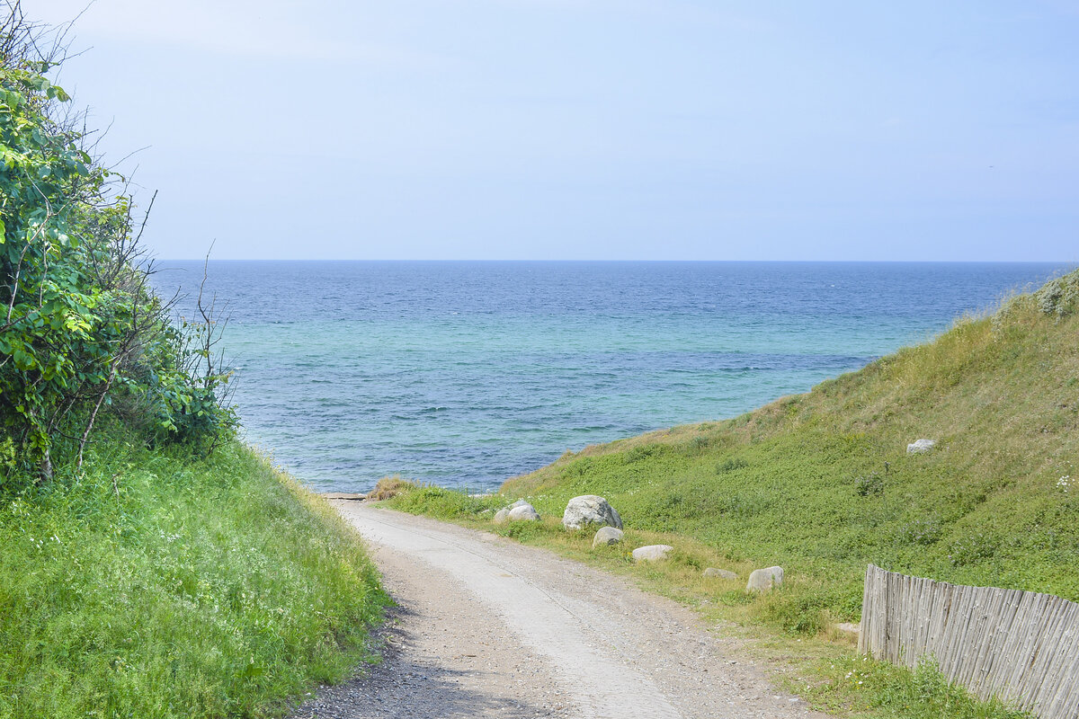 Blick auf Kattegat in Tisvildeleje auf Nordseeland. Aufnahme: 21. Juni 2023.