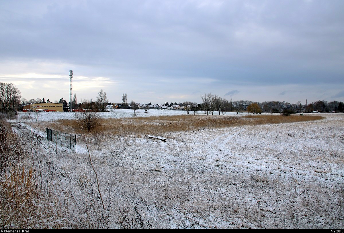 Blick auf die leicht verschneiten Felder zwischen Bruckdorf (Stadt Halle (Saale)) und Zwintschöna (Gemeinde Kabelsketal). [4.2.2018 | 10:05 Uhr]