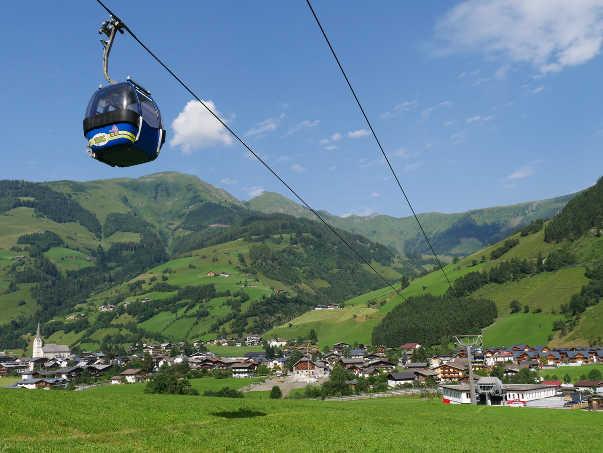 Blick auf die Marktgemeinde Rauris mit Hochalmbahn; Salzburger Land, Bezirk Zell am See; 21.07.2016
