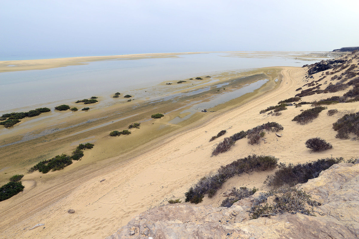 Blick auf die Nehrung südlich von Costa Calma auf der Insel Fuerteventura in Spanien. Aufnahme: 16. Oktober 2017.