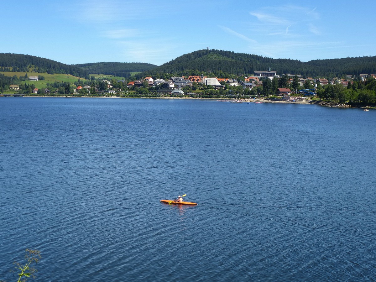 Blick auf den Ort Schluchsee am gleichnamigen Gewässer im Hochschwarzwald, Juli 2014