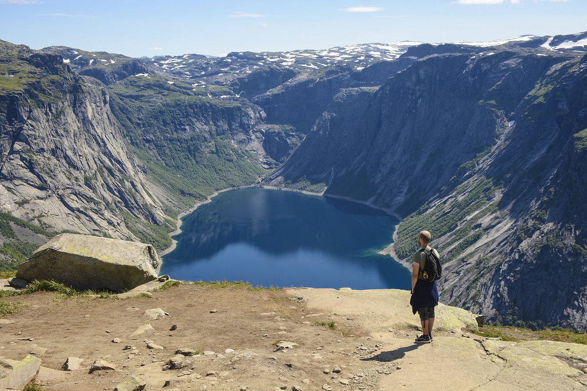 Blick auf Ringedalsvatnet vom Wanderpfad zwischen Skjeggedal und Trolltunga (Hardanger - Norwegen). 
Aufnahme: 8. Juli 2018.