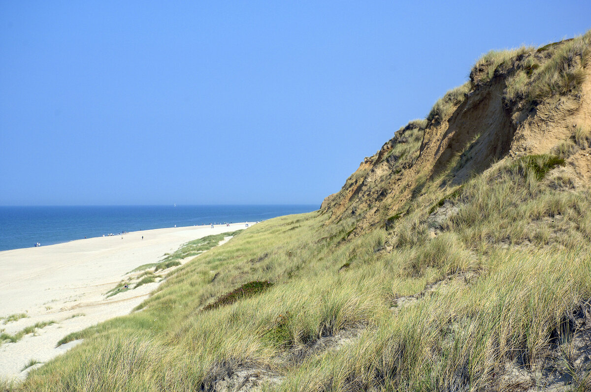 Blick auf das Rote Kliff bei Kampen auf der Nordseeinsel Sylt. Aufnahme: 7. September 2021.