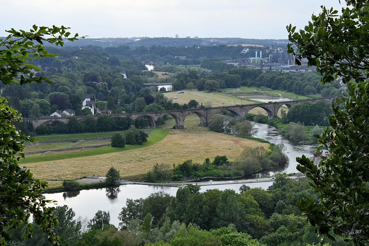 Blick auf das Ruhrviadukt in Witten. (Juni 2018)