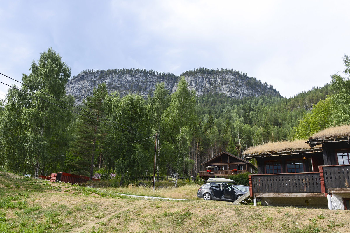 Blick auf Søer Svartkampen (1366 Meter) vom Ressetvegen in Sjoa - Norwegen. Aufnahme: 17. Juli 2018.