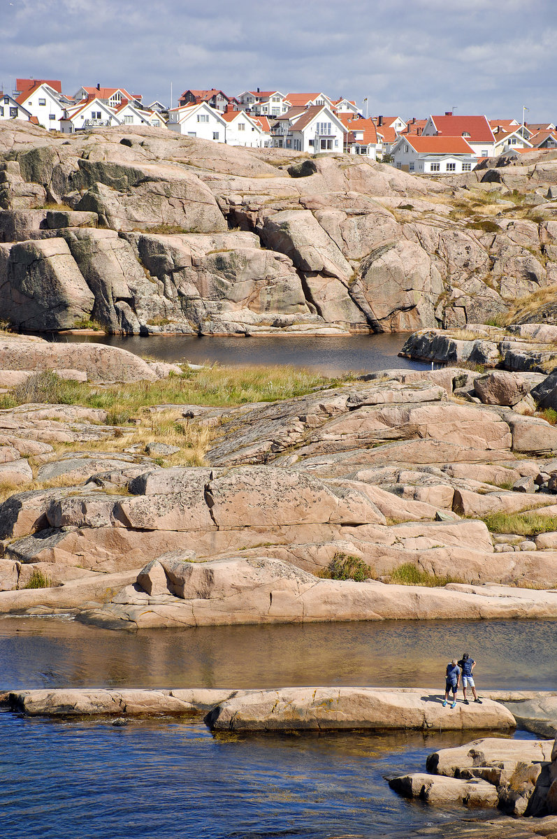 Blick auf Smögenön von der Insel Kleven im Bohusläner Schärenhof. Aufnahme: 2. August 2017.