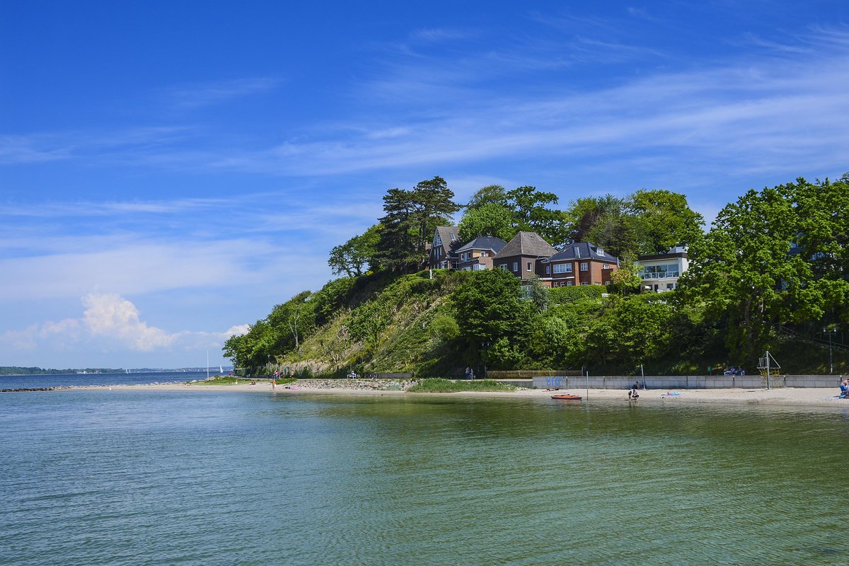 Blick auf die Steilküste bei Glücksburg (Flensburger Förde). Aufnahme: 4. Juni 2020.