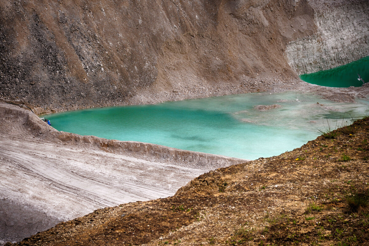 Blick auf Stevns Kreidebruch vom Hærvejen (Insel Seeland - Dänemark). Aufnahme: 15. Mai 2021.