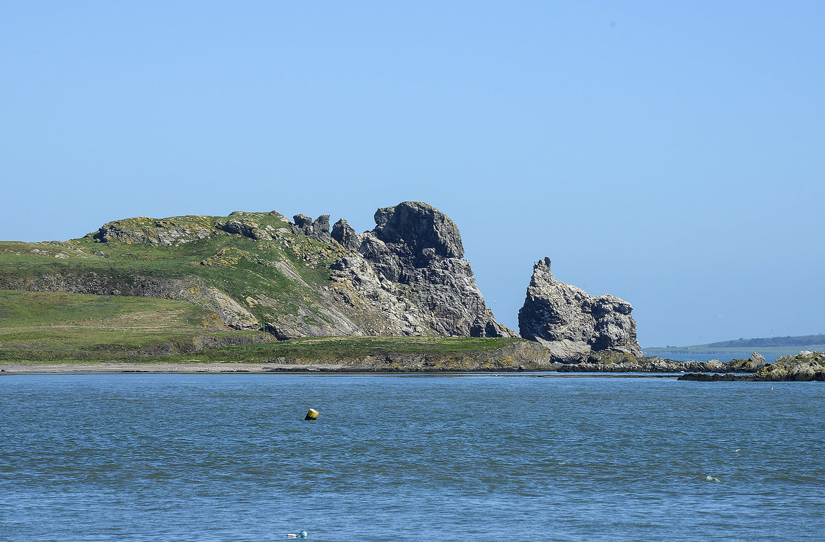 Blick auf die Thulla Rocks nördlich der Halbinsel von Howth. Aufnahme: 12. Mai 2018.